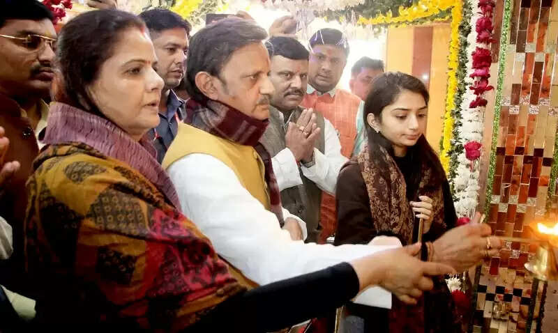 मप्रः उप मुख्यमंत्री शुक्ल ने नव वर्ष पर चित्रकूट में किए भगवान कामतानाथ के दर्शन