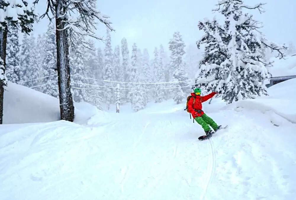 जम्मू-कश्मीर और लद्दाख में शीतलहर जारी, कश्मीर में गुलमर्ग -8.8 डिग्री के साथ सबसे ठंडा