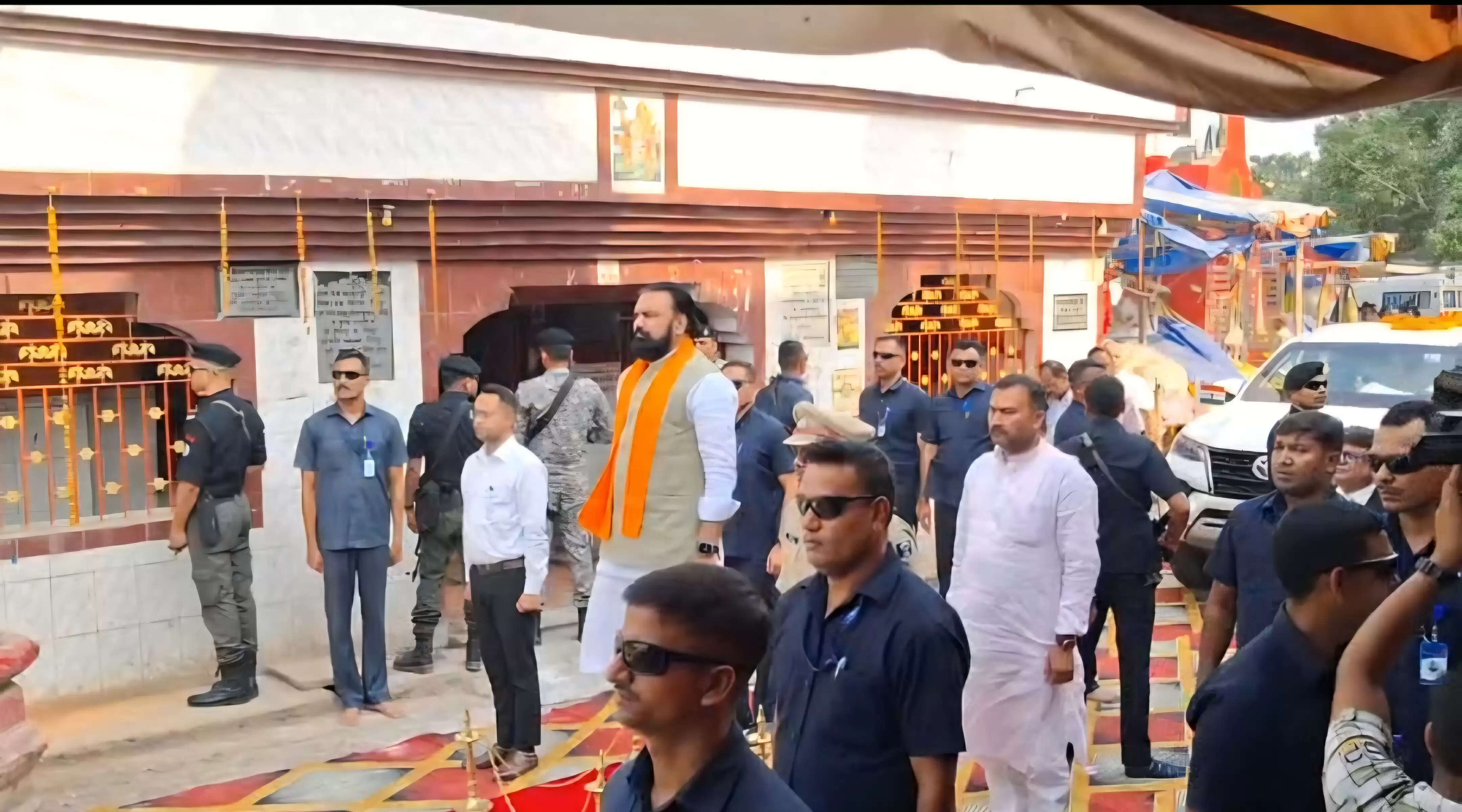 मुख्यमंत्री सम्राट चौधरी ने बाबा हरिहर नाथ मंदिर में की पूजा-अर्चना