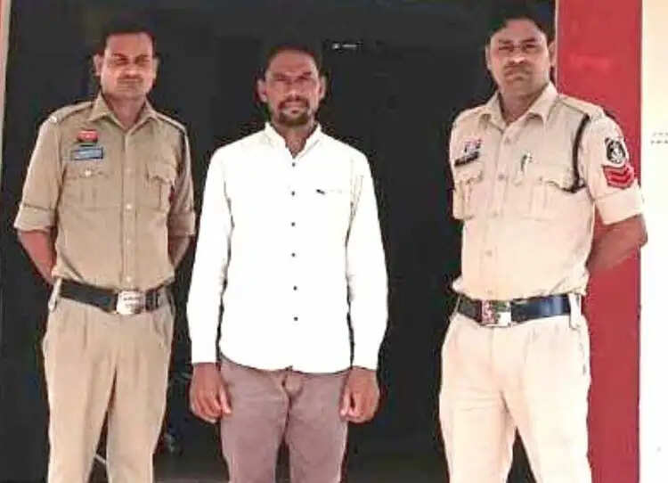 किसानों के 3742 क्विंटल धान गबन के आरोप में केंद्र प्रभारी गिरफ्तार, भेजा जेल