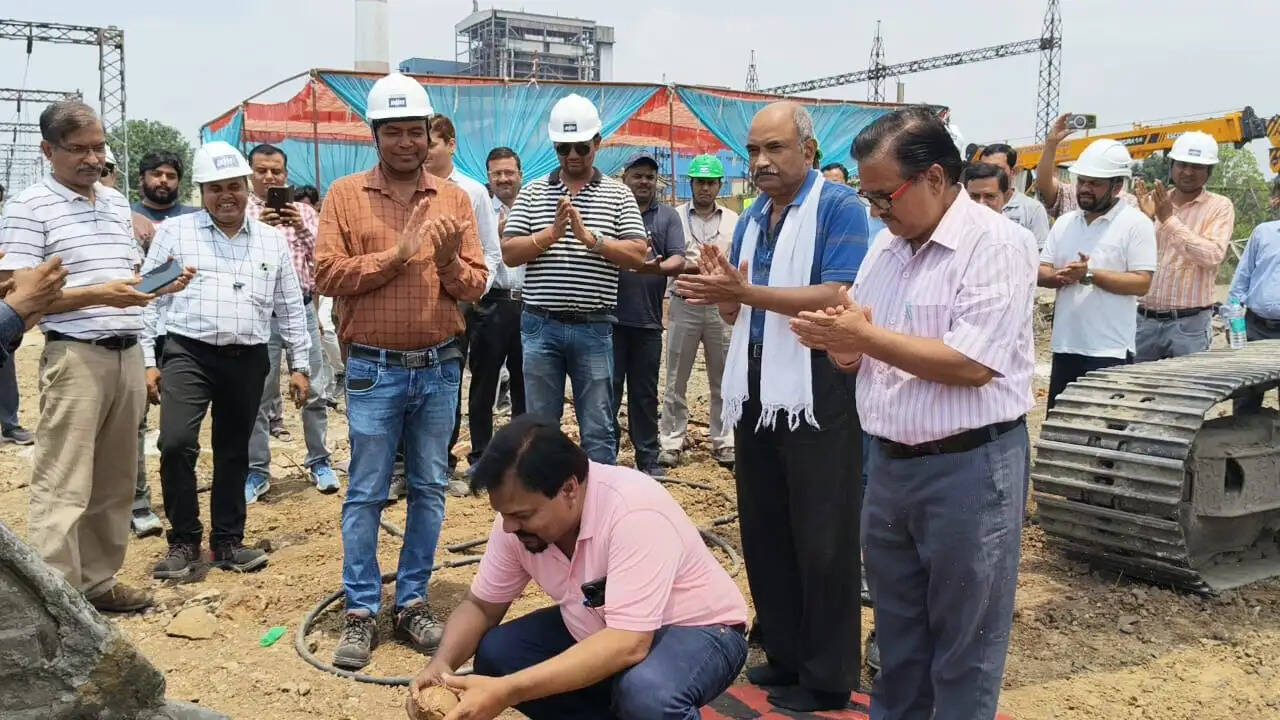 अनूपपुर: अताविगृ चचाई में 660 मेगावाट सुपरक्रिटिकल इकाई का मुख्य बॉयलर क्षेत्र में उत्खनन कार्य प्रारंभ