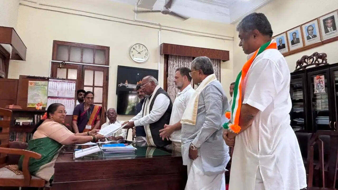 राज्यसभा चुनाव के लिए मल्लिकार्जुन खरगे ने नामांकन दाखिल किया