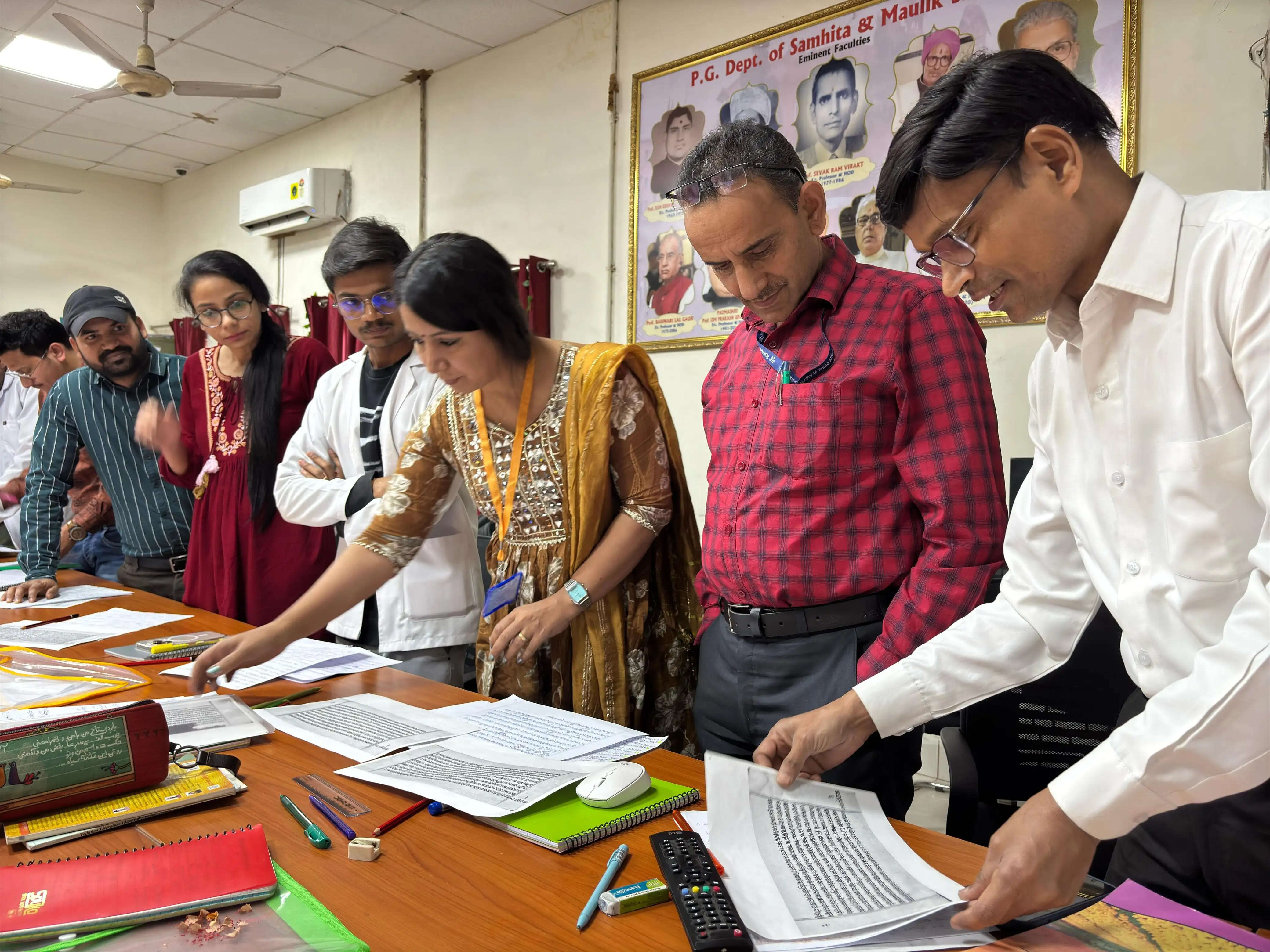 आयुर्वेद पाण्डुलिपि विज्ञान विभाग कार्यशाला के माध्यम से किया जा रहा है 400 वर्ष पुरानी दुर्लभ पांडुलिपियों का ट्रांसक्रिप्शन