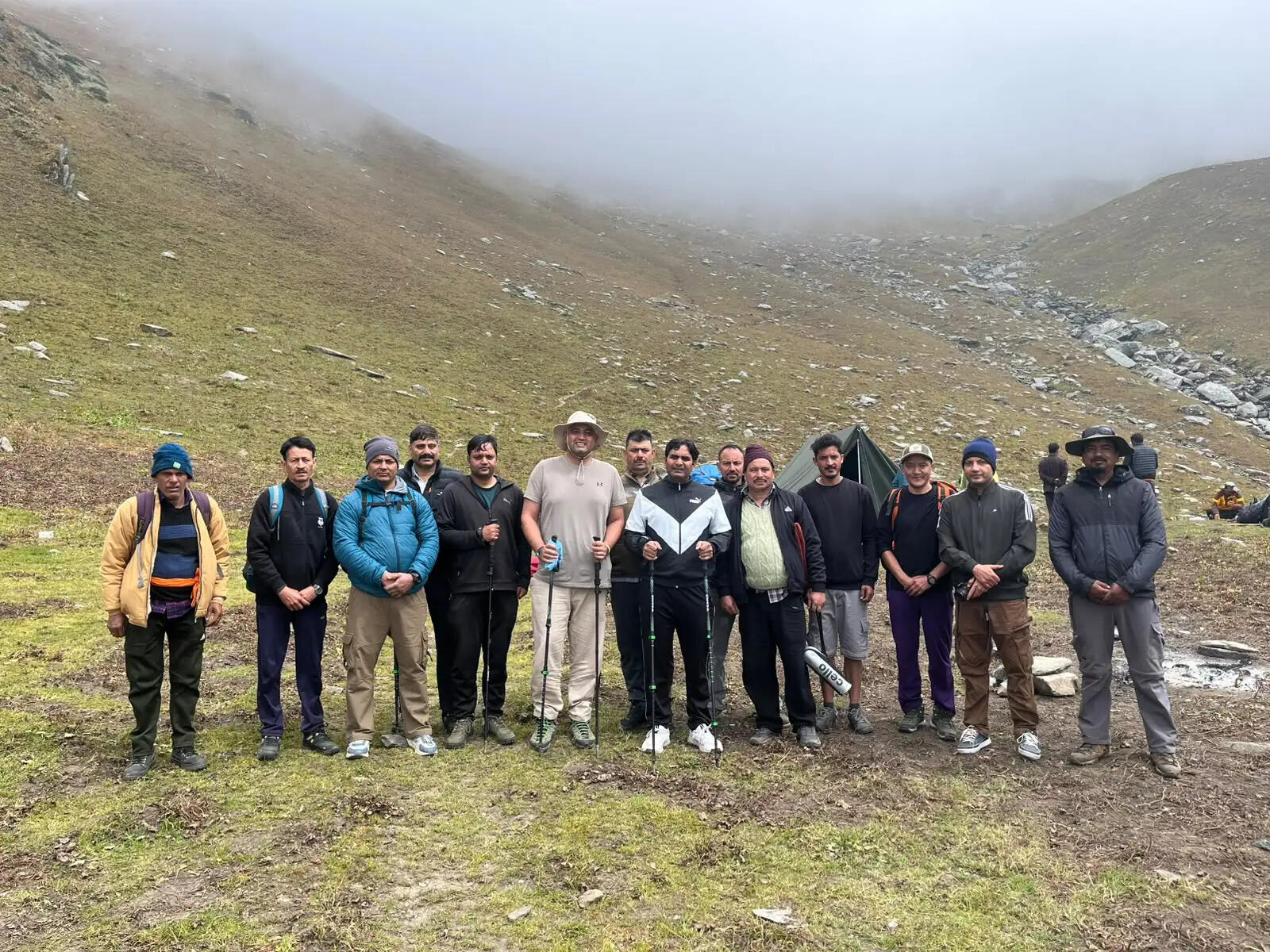 उपायुक्त कांगड़ा ने मुल्थान में 14 किलोमीटर का कठिन ट्रैक कर लिया ग्लेशियर झील का जायजा