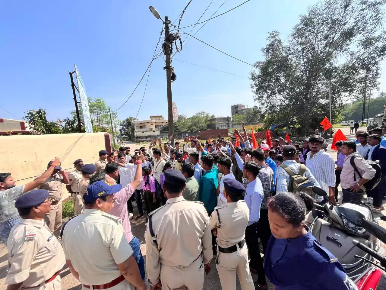 अनूपपुर: अभाविप ने भारत ज्योति विद्यालय का घेराव कर सौंपा शिकायती पत्र, दी चेतवनी