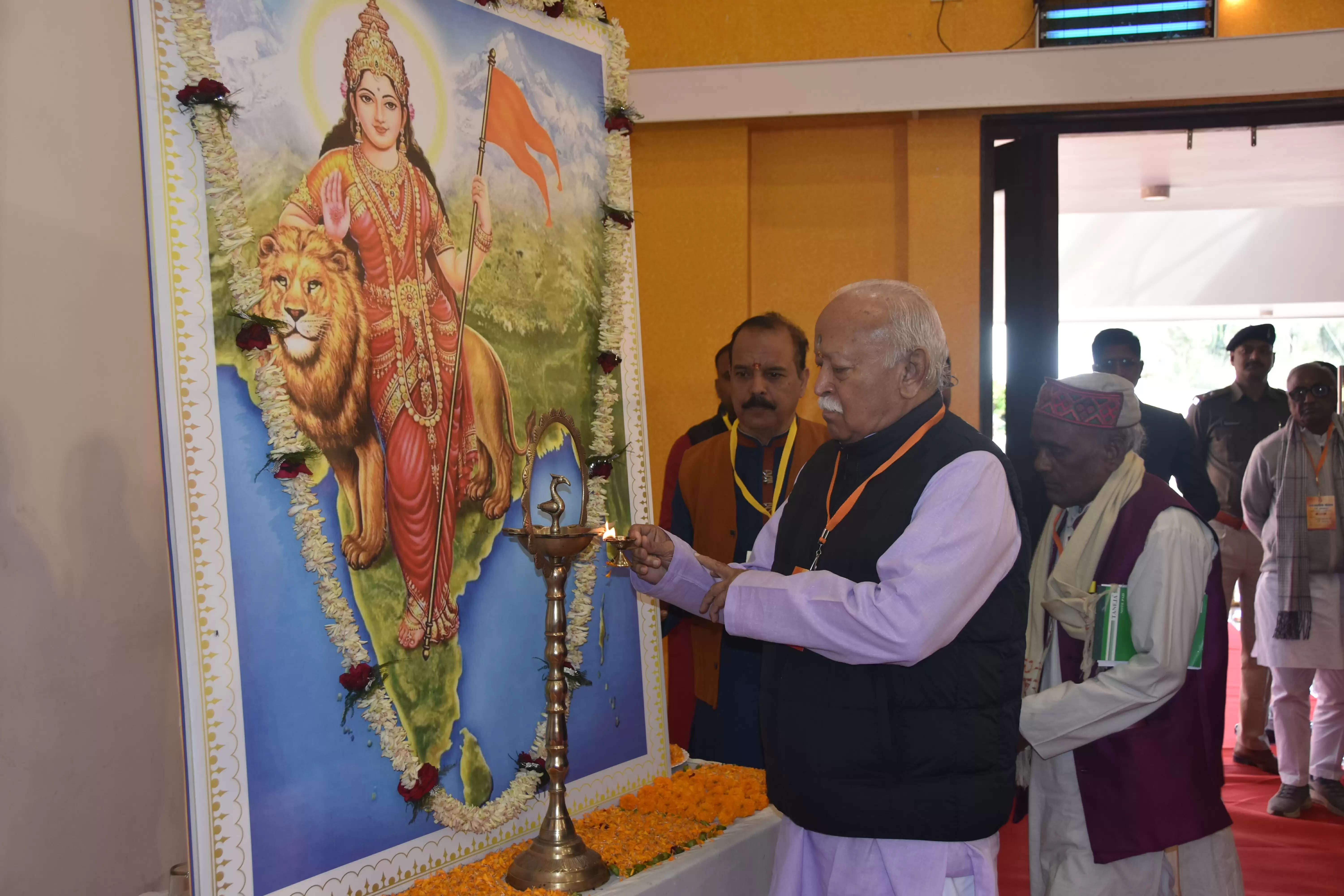 सरना को अलग धर्म के रूप में देखना समाज को तोड़ने का प्रयास : संघ प्रमुख डॉ भागवत