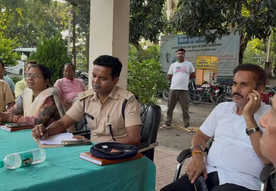 पिपरा में पदस्थापित नए थानाध्यक्ष ने आम लोगों के साथ की पहली बैठक