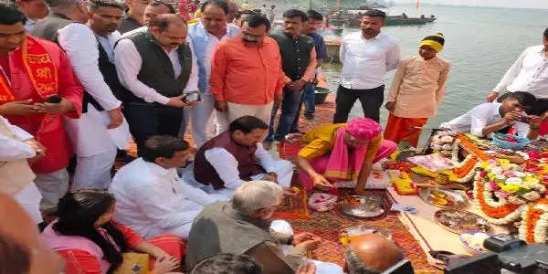 मप्रः नर्मदा जयंती पर कृषि मंत्री कंसाना ने की माँ नर्मदा की पूजा-अर्चना