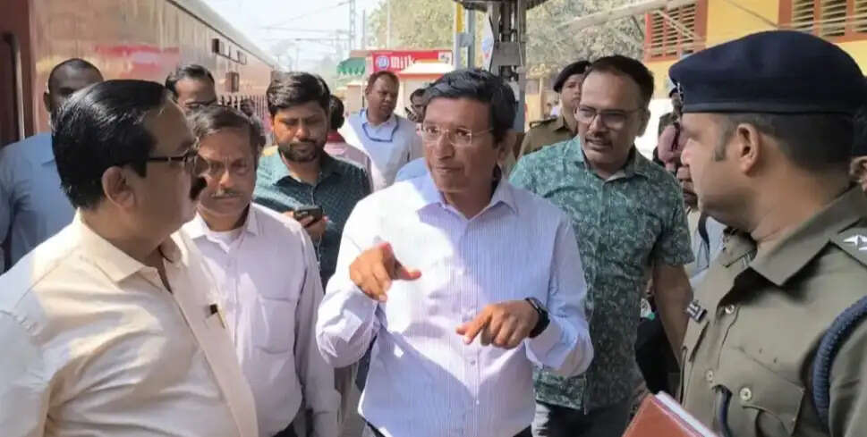 भागलपुर रेलवे स्टेशन का निरीक्षण