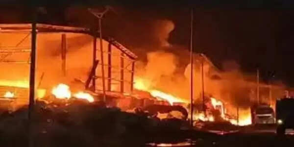 मप्र:&nbsp;पीथमपुर में केमिकल वेस्ट प्लांट में भीषण आग, धमाकों से दहला औद्योगिक क्षेत्र,&nbsp;करोड़ों का नुकसान