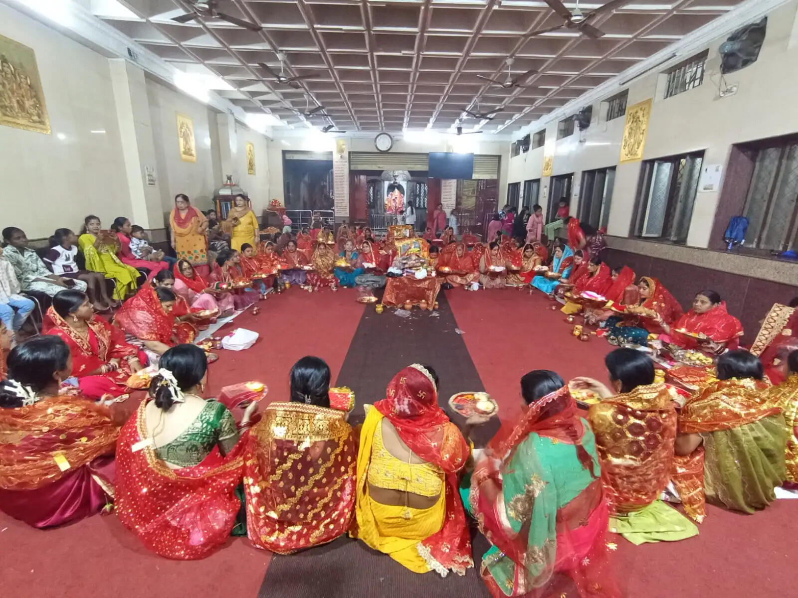 माता वैष्णो देवी मंदिर में हुआ करवा चौथ व्रत, 251 सुहागिनों ने की अखंड सुहाग की कामना