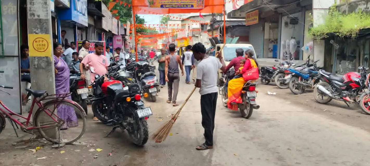 महावीरी झंडा शोभायात्रा को लेकर नगर परिषद प्रशासन ने चलाया विशेष सफाई अभियान