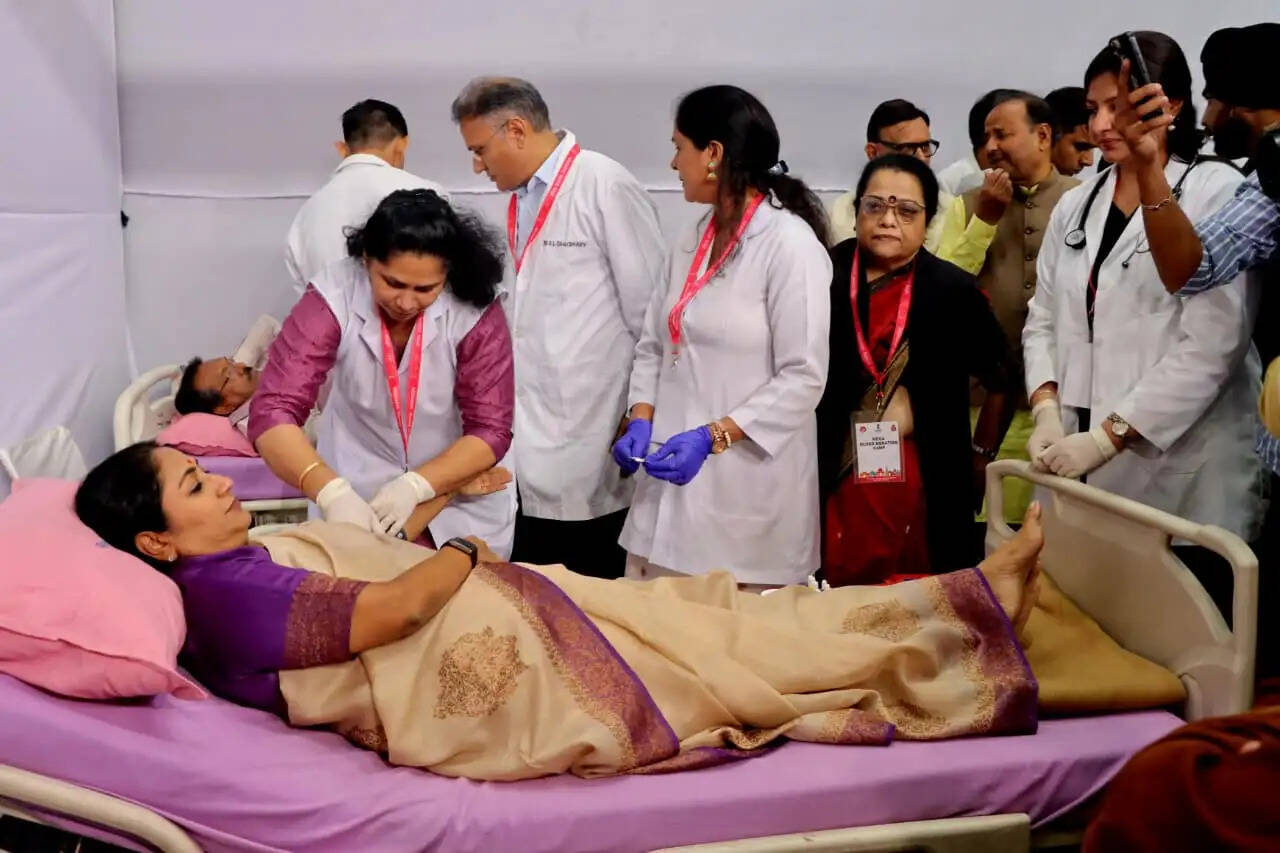 (अपडेट) मेगा रक्तदान शिविर में मुख्यमंत्री किया रक्तदान, 2,080 यूनिट किया गया रक्त एकत्र