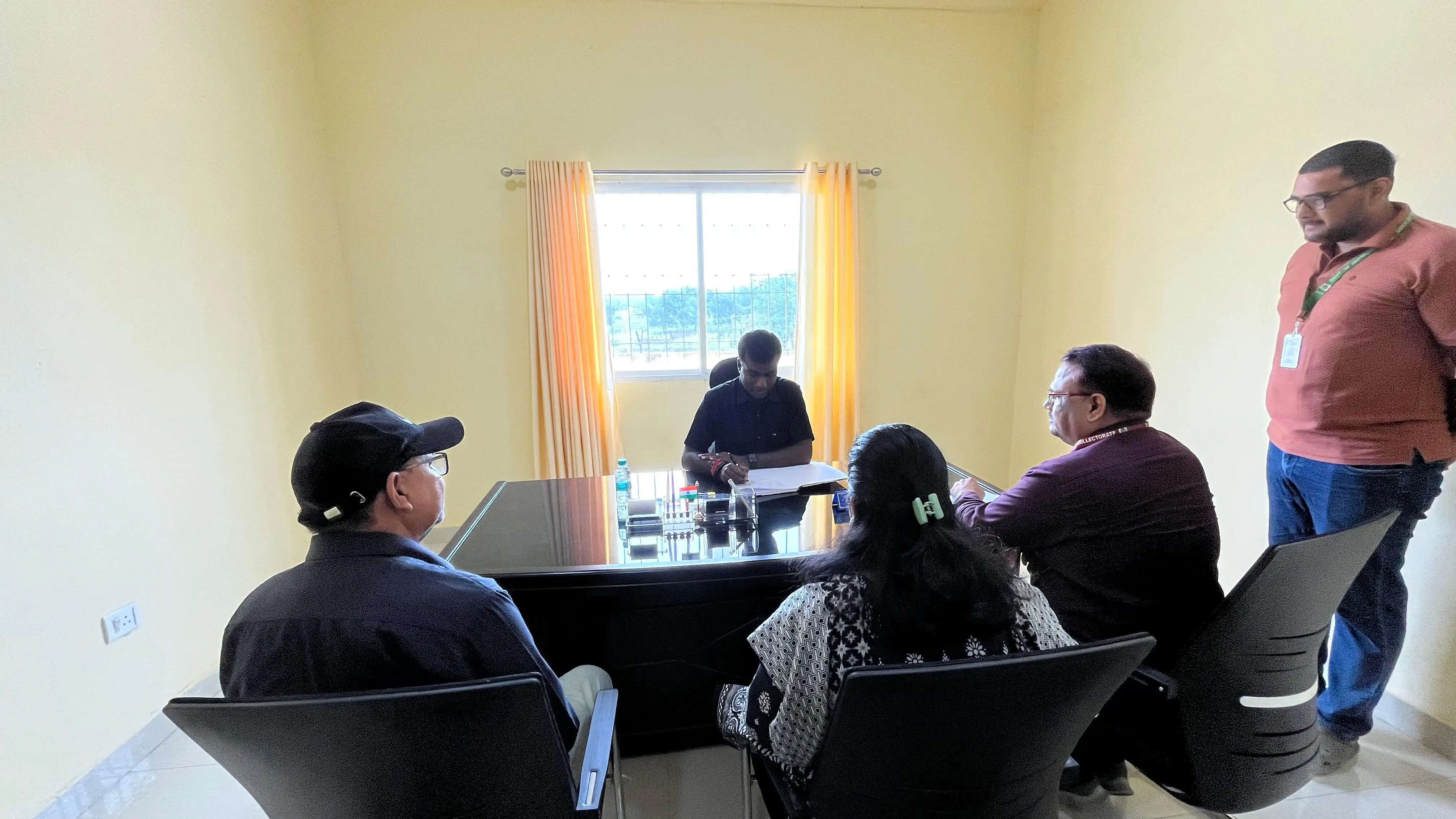 उपायुक्त ने किया ईवीएम वेयरहाउस का निरीक्षण, सुरक्षा और रख-रखाव व्यवस्था की समीक्षा