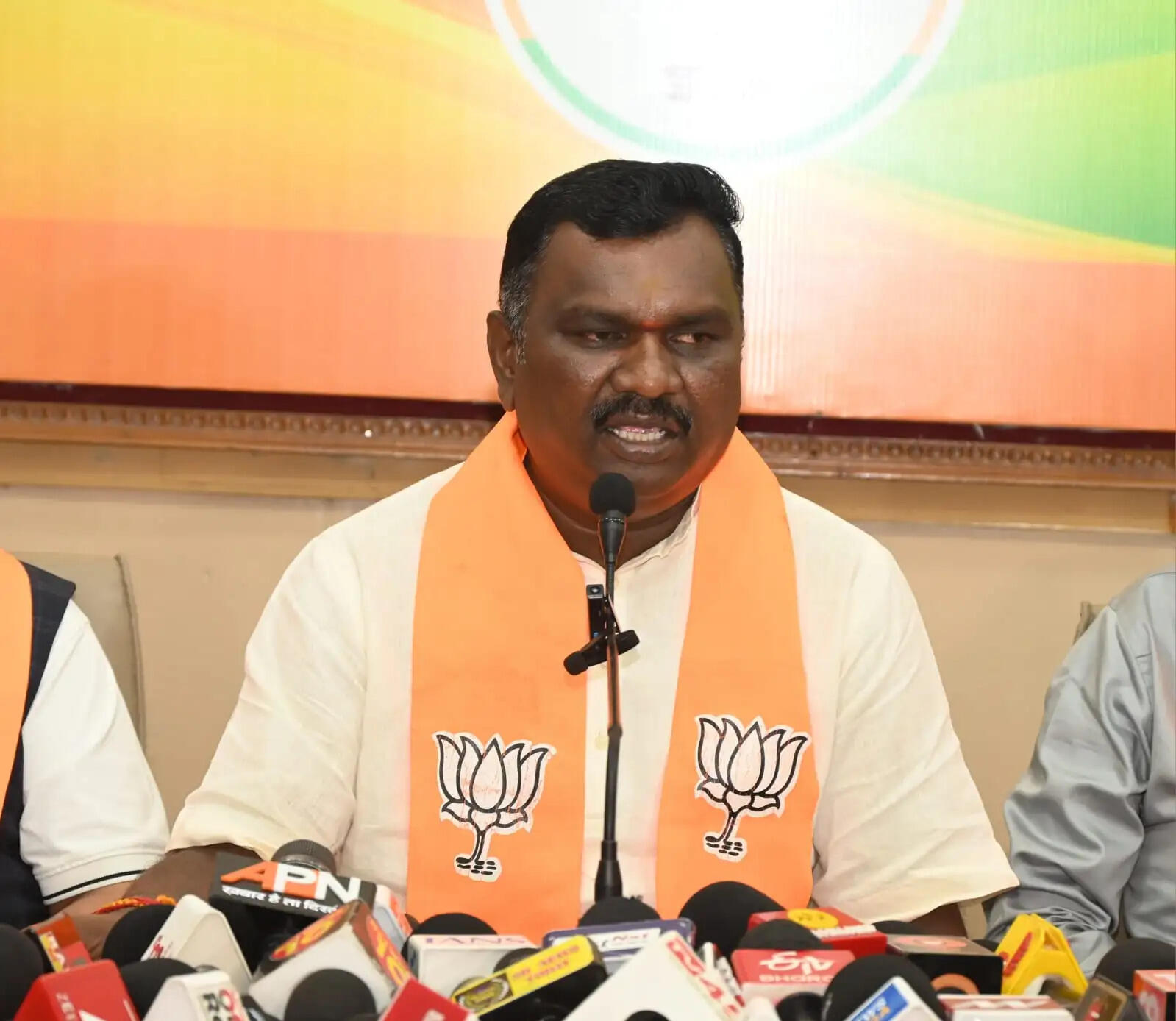 भर्ती परीक्षाओं में कथित अनियमितताओं पर भाजपा का आंदोलन तेज, सीबीआई जांच और मुख्यमंत्री के इस्तीफे की मांग