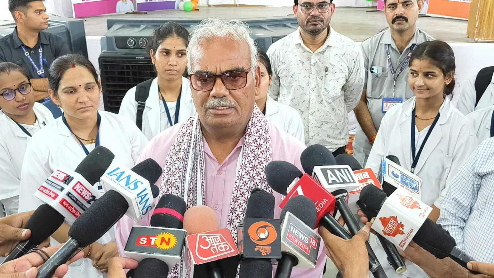 पंचायती राज मंत्री का बड़ा एक्शन, बीडीओ निलंबित, 11 ग्राम विकास अधिकारी सस्पेंड