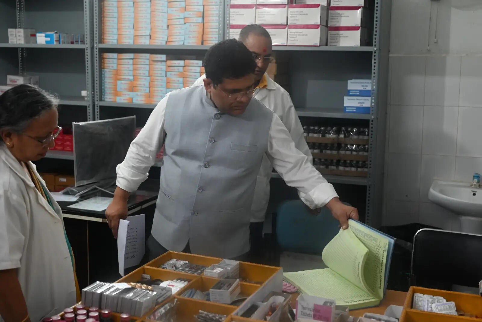 सदर अस्पताल में उपायुक्त का औचक निरीक्षण