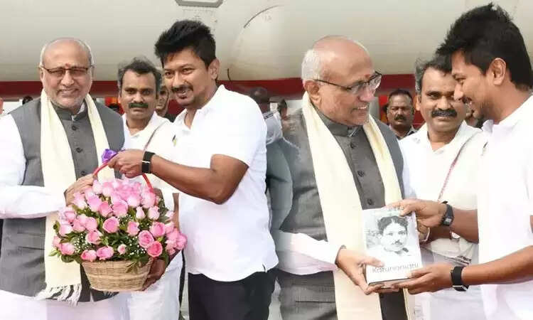 उपराष्ट्रपति दाे दिन की यात्रा पर पहुंचे चेन्नई