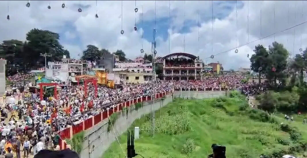 बग्वाल मेले में उमड़ा आस्था का सैलाब, धामी बोले- परंपराओं के संरक्षण को सरकार प्रतिबद्ध