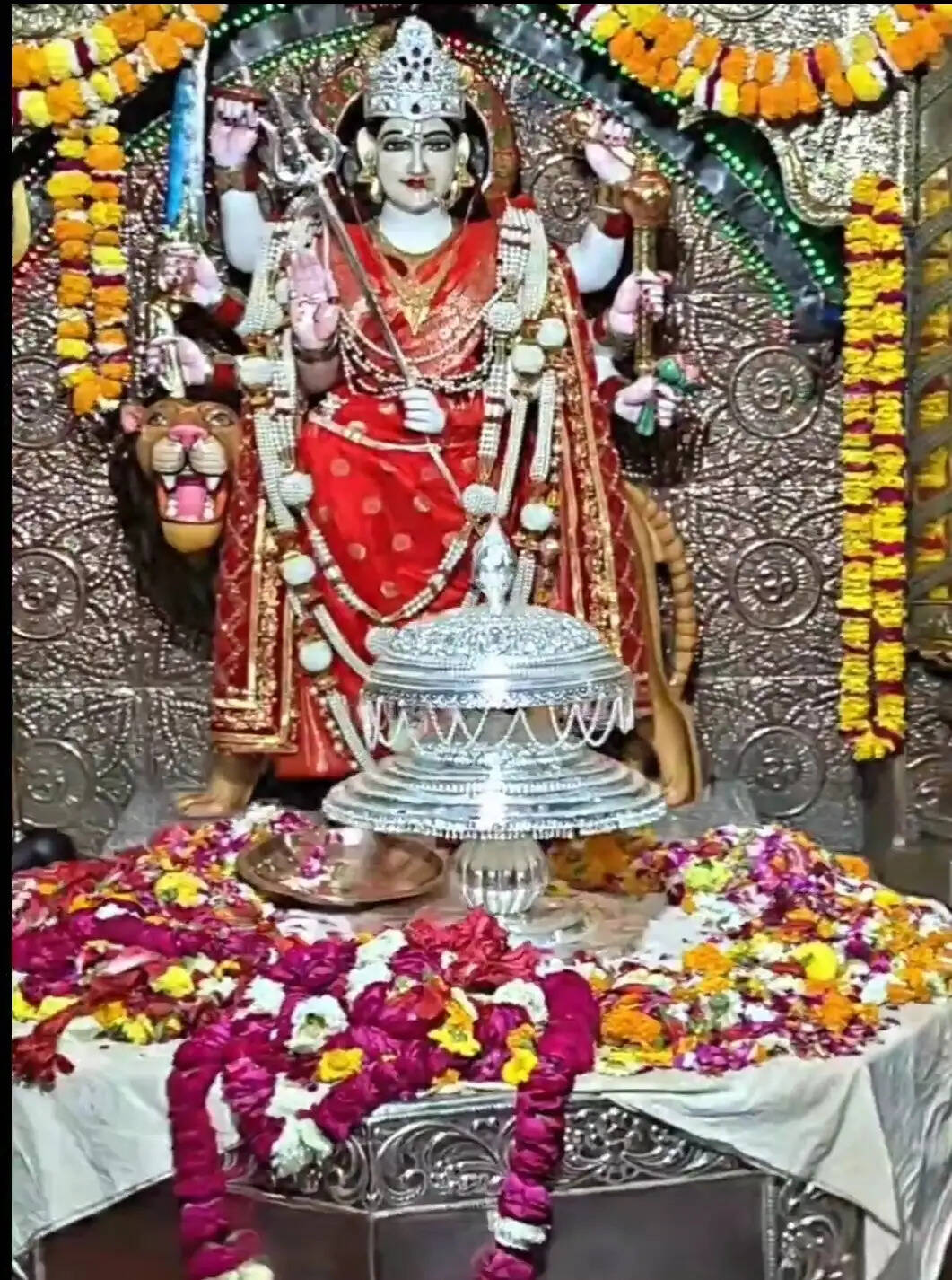 मां ब्रह्मचारिणी के दर्शन को देवीपाटन शक्तिपीठ पर उमड़ा आस्था का सैलाब