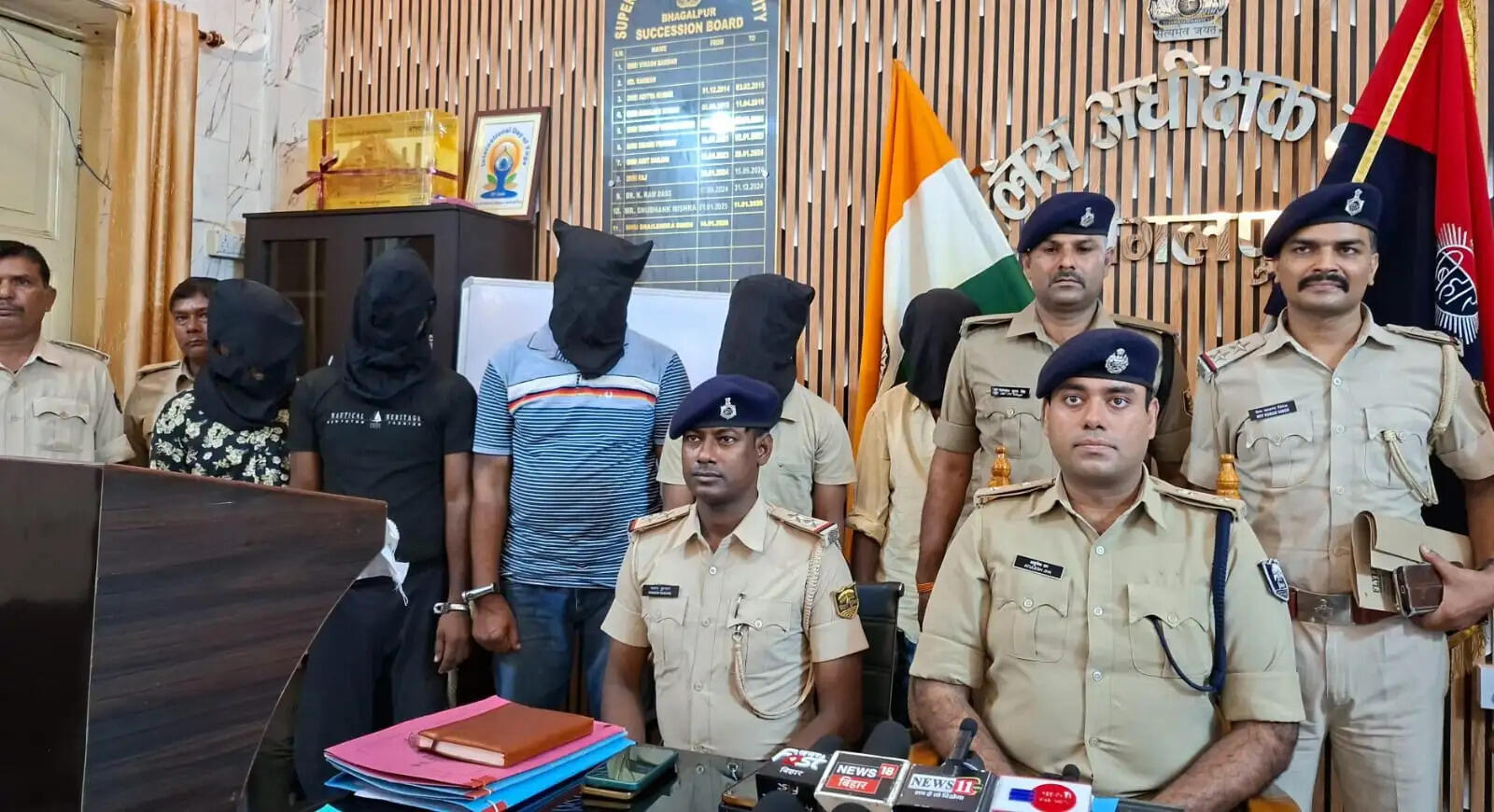 शाहकुंड में अवैध मिनी गन फैक्ट्री का भंडाफोड़, भारी मात्रा में हथियार बरामद, 5 गिरफ्तार