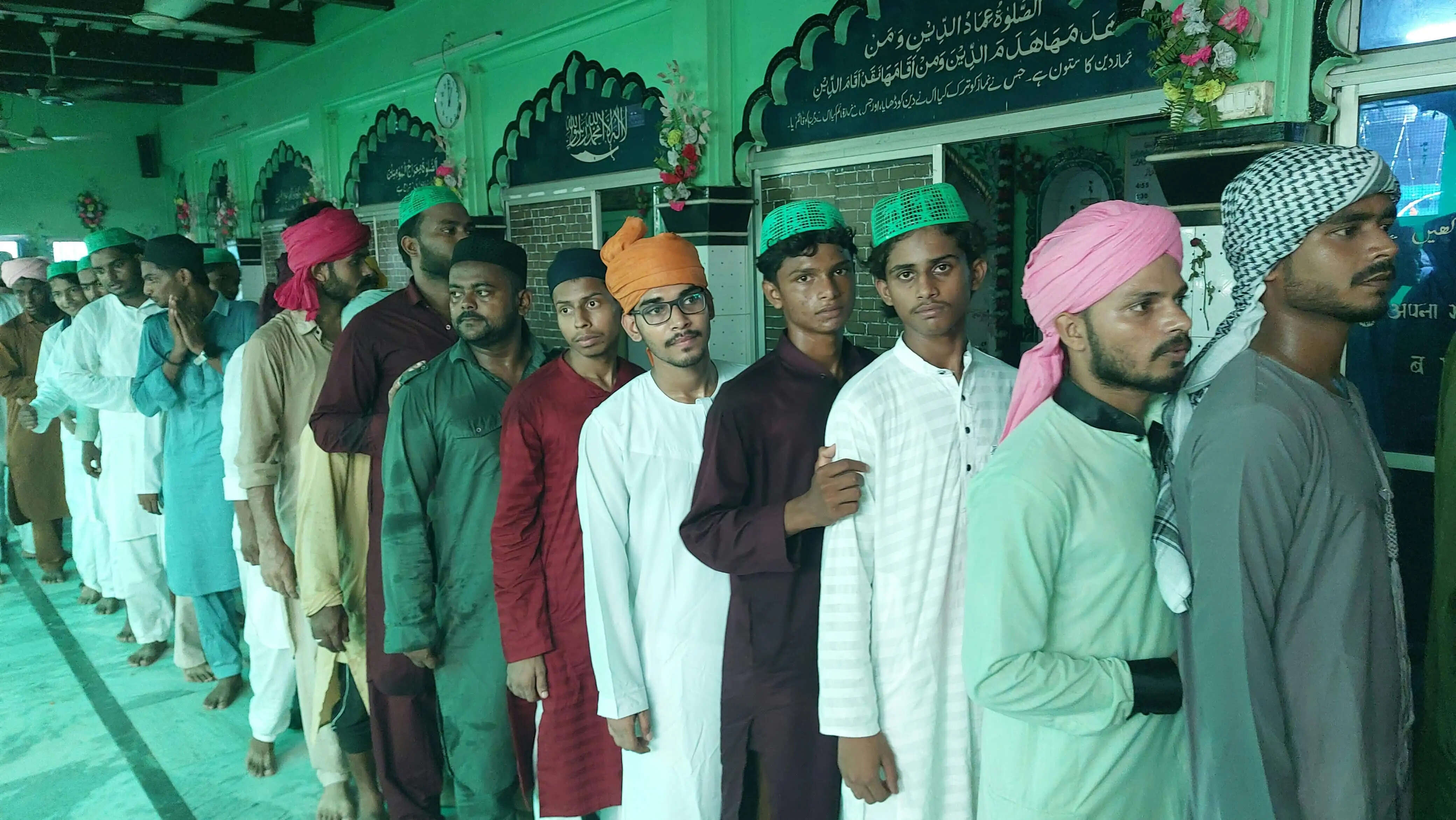 जश्ने ईद मिलादुन्नबी पर निकला जुलूसे मोहम्मदी, अकीदत में डूबा सीवान