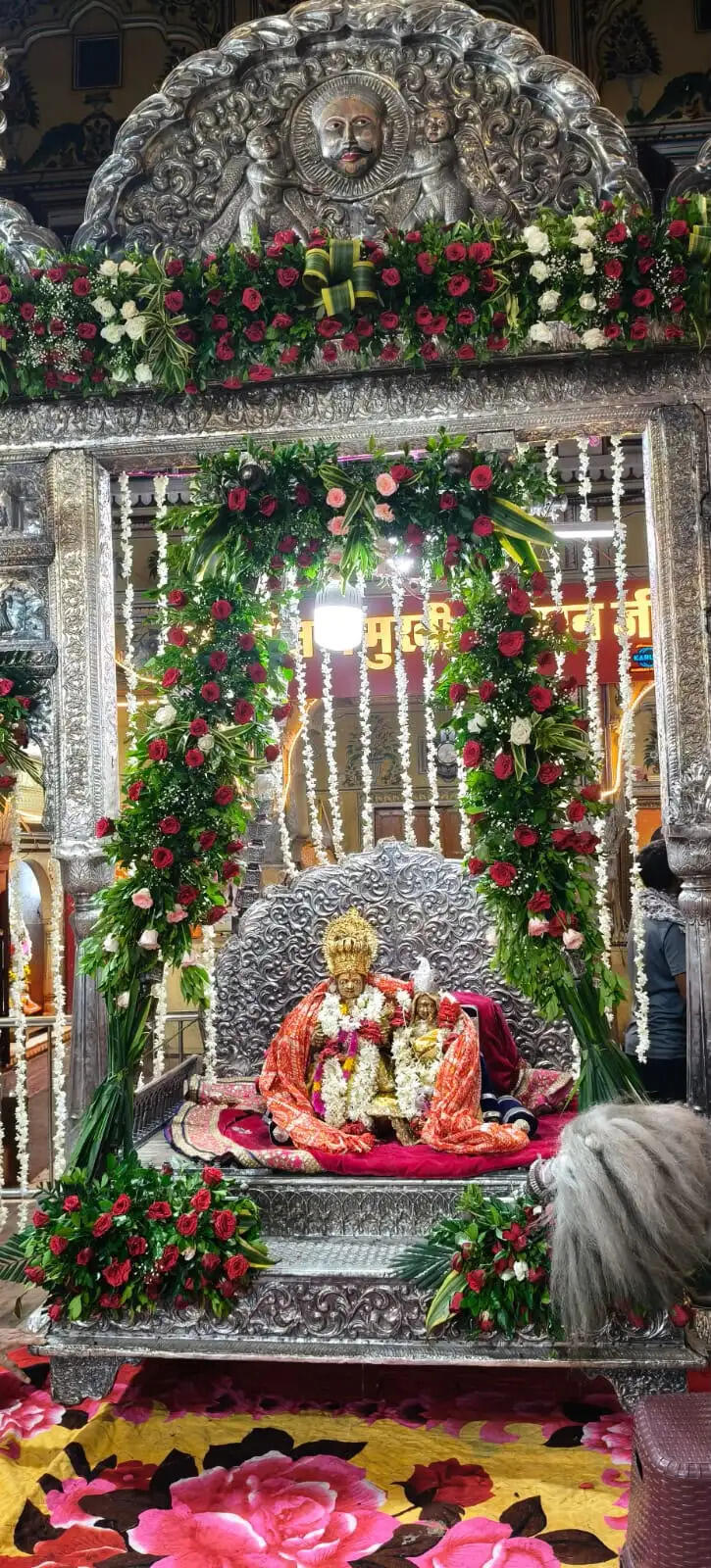 डेढ साै वर्ष पुराने चांदी के झूले में विराजे सियाराम, नौका विहार उत्सव में उमड़े श्रद्धालु