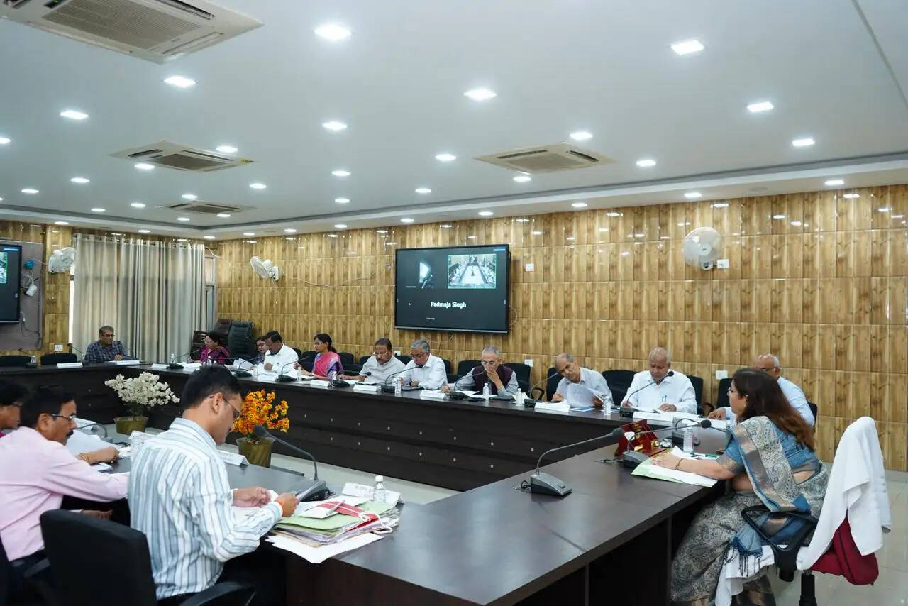 गोरखपुर विश्वविद्यालय की कार्य परिषद की बैठक संपन्न, महत्वपूर्ण प्रस्तावों को मिली स्वीकृति