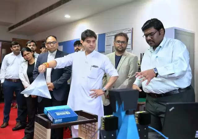 भारत की युवा पीढ़ी देश-दुनिया का नेतृत्व करने में सक्षमः सिंधिया