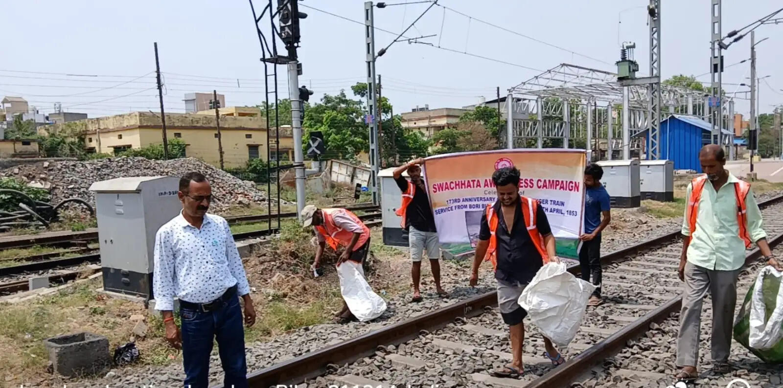 मालदा मंडल ने भागलपुर एवं जमालपुर स्टेशनों पर चलाया विशेष स्वच्छता जागरूकता