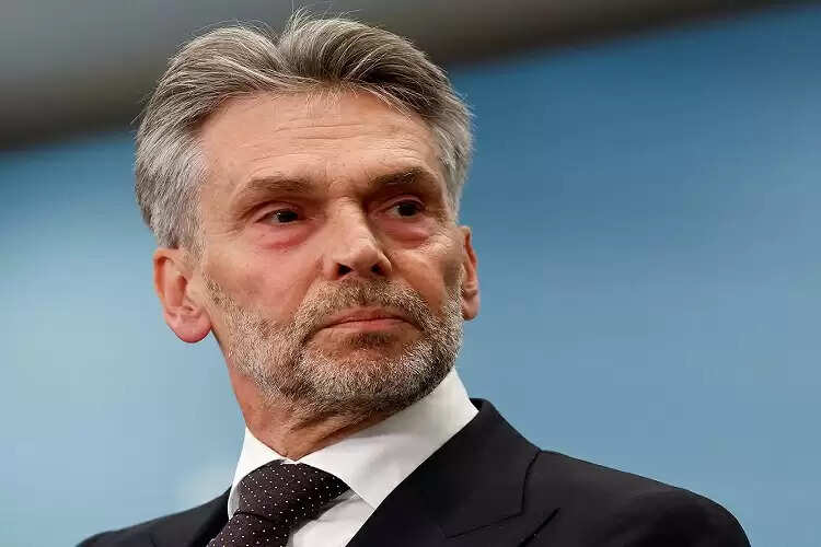 गेर्ट वाइल्डर्स के गठबंधन से हटने के बाद नीदरलैंड्स के प्रधानमंत्री डिक स्कोफ का इस्तीफा