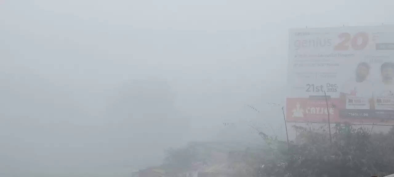 घने कोहरे के चलते वाराणसी में कक्षा 5 तक के विद्यालय बंद