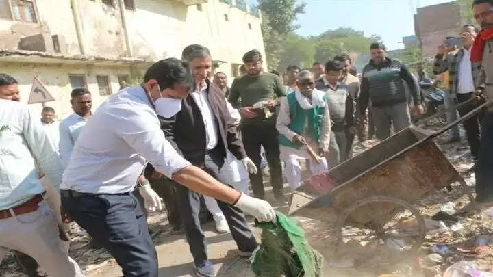 दतियाः प्रसिद्ध जैन तीर्थ सोनागिर में गंदगी देख भड़के कलेक्टर, दिए सख्त निर्देश