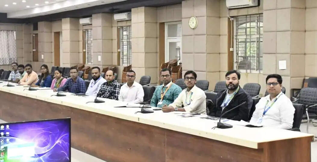 बलरामपुर में पीएम सूर्यघर योजना के तीन हजार से अधिक आवेदन, कलेक्टर ने बैंकों को लंबित प्रकरण जल्द निपटाने के दिए निर्देश