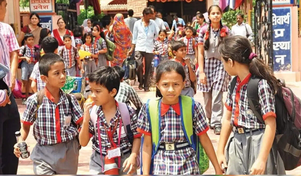भीषण गर्मी में केंद्रीय स्कूल का नहीं बदला टाइम टेबल