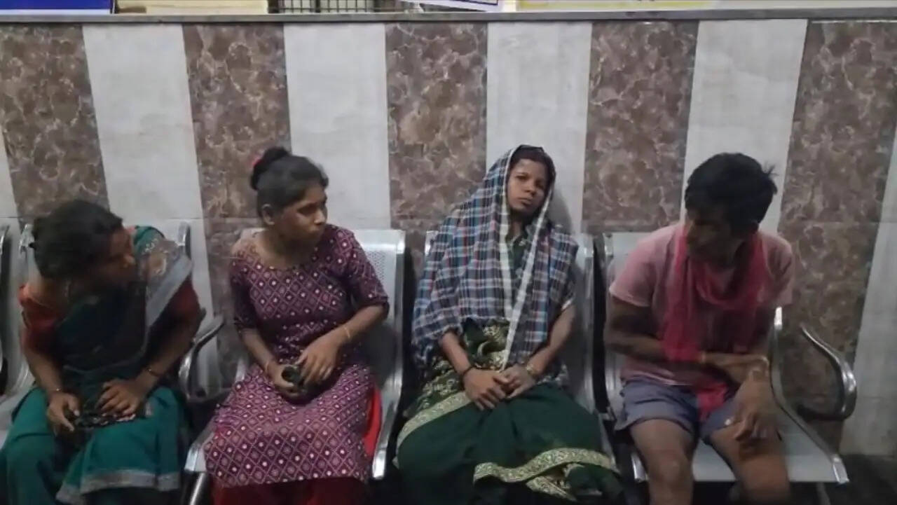 छत्तीसगढ़&nbsp;के&nbsp;सूरजपुर में मजदूरों से भरी पिकअप वाहन पलटी, 25 घायल