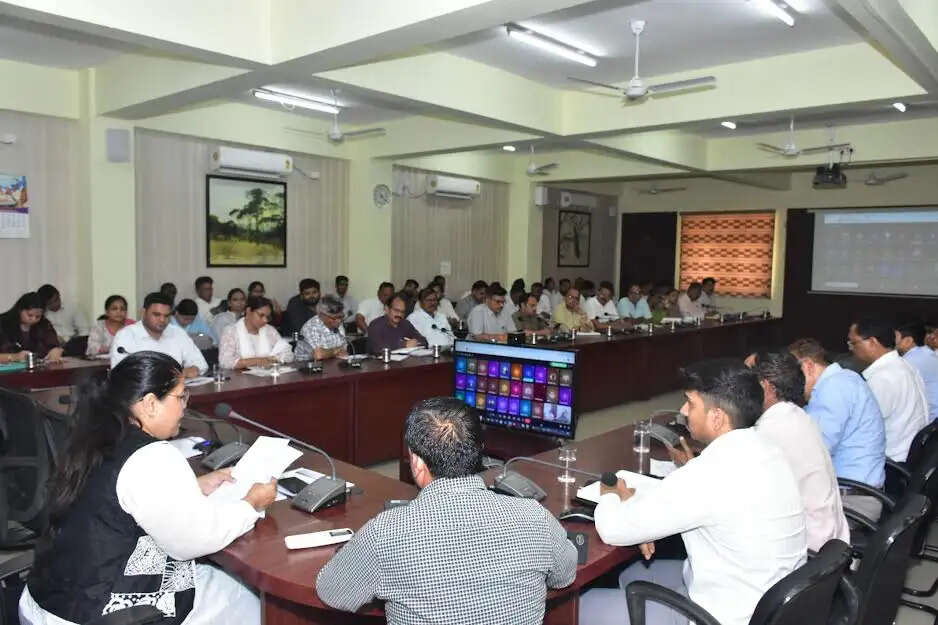 मंदसौरः समग्र के कार्यों के लिए विशेष शिविर लगाए, प्रतिदिन करें समीक्षा- अपर कलेक्टर