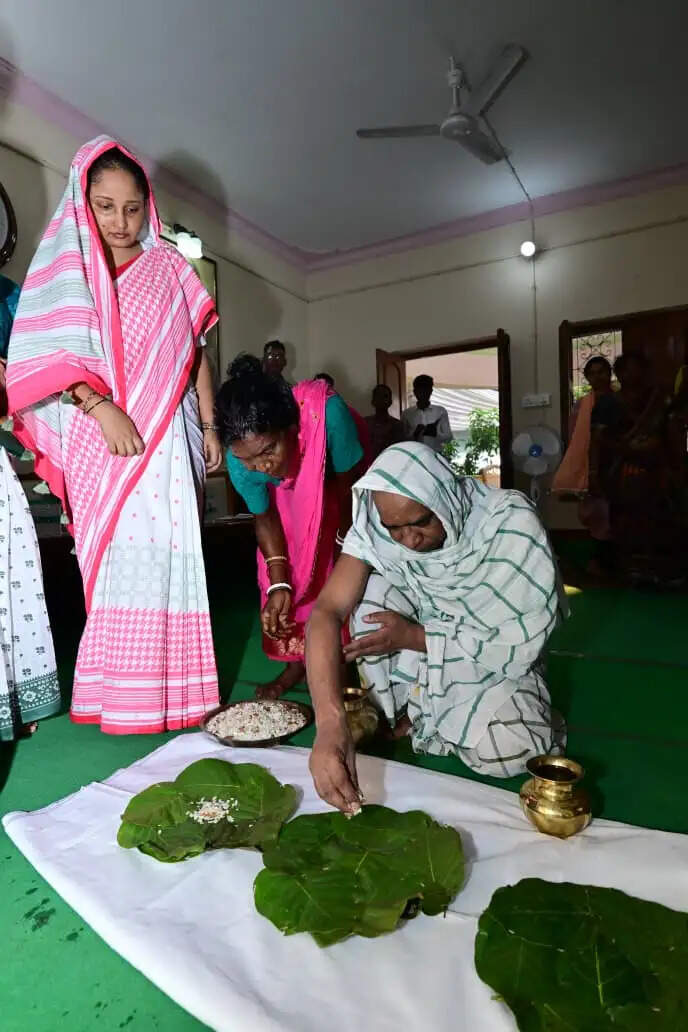 मां रूपी सोरेन के दशकर्म संस्कार में शामिल हुए मुख्यमंत्री हेमंत सोरेन