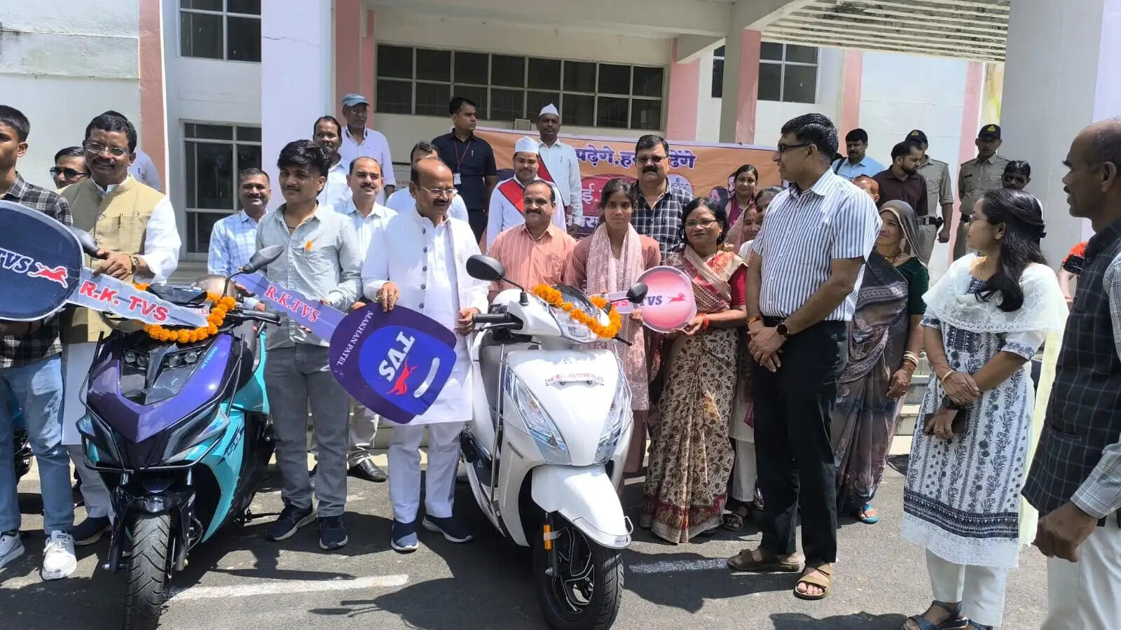 अनूपपुर: मेहनत, लगन और प्रतिभा से अपने लक्ष्य को प्राप्त करें विद्यार्थी - मंत्री दिलीप जायसवाल