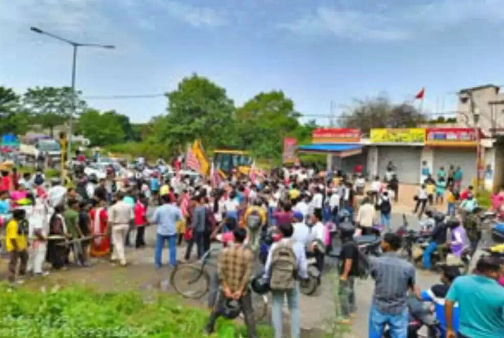 (अपडेट) सिरमटोली फ्लाईओवर रैंप के विरोध में आदिवासियों के झारखंड बंद का मिलाजुला असर