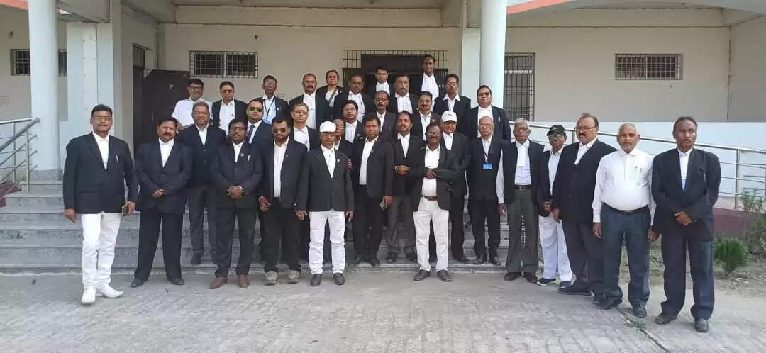 वकालतखाना परिसर के पास कचड़ा शोधन संयंत्र का वकीलों ने किया विरोध, न्यायिक कार्यों से अलग रहने का लिया निर्णय