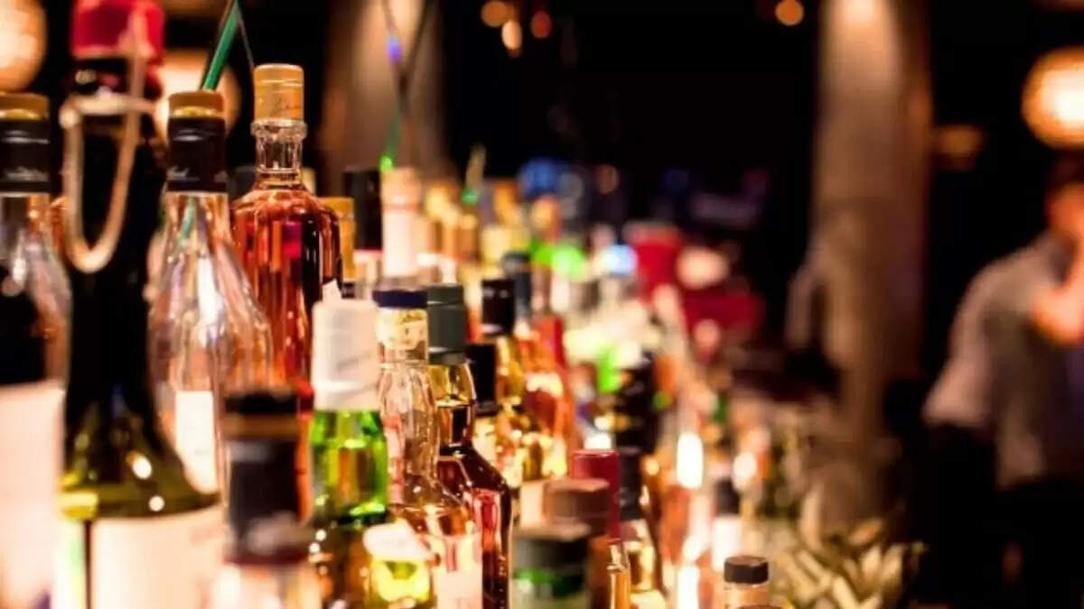 नव वर्ष के स्वागत में नोएडा वासी गटक गए 22 करोड़ की शराब