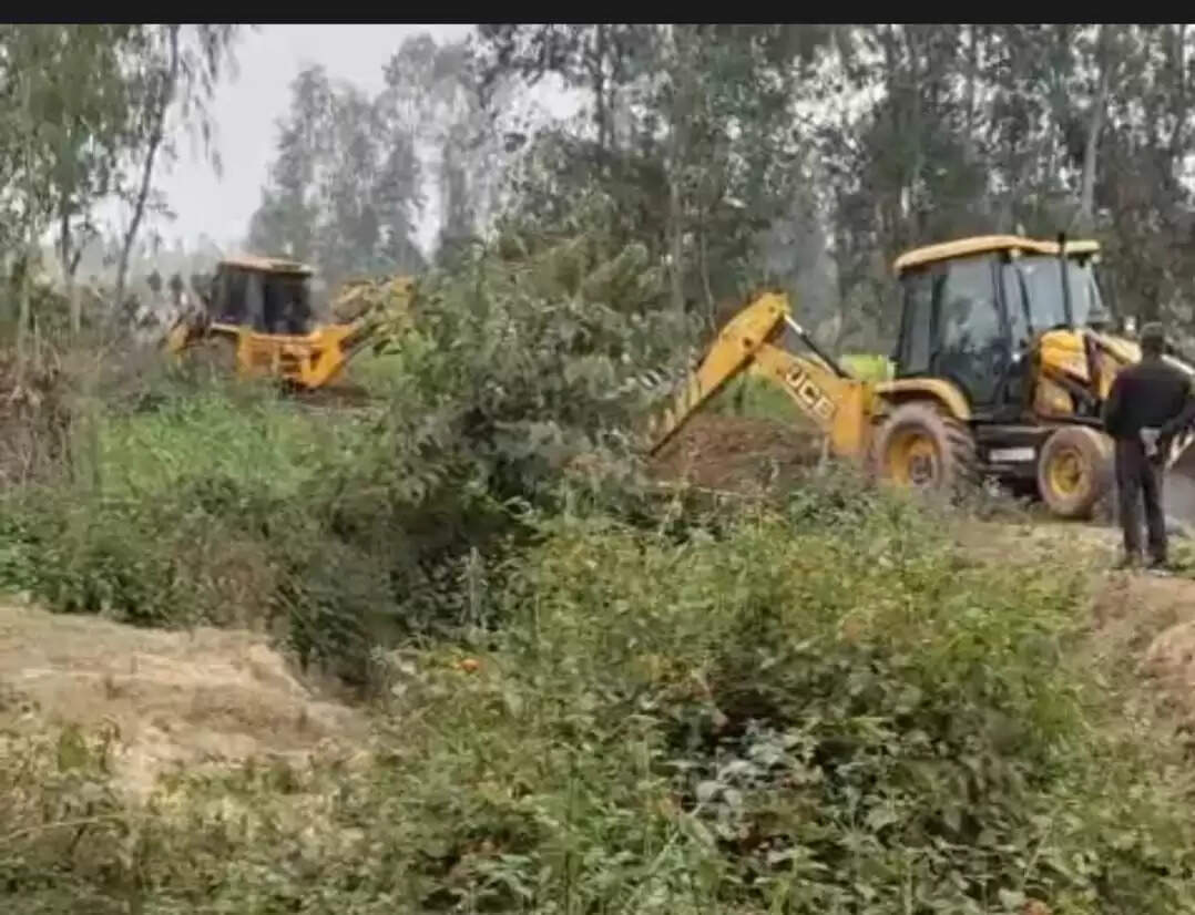 सीतापुर में 84 कोसी परिक्रमा मार्ग से अवैध कब्जे हटाए