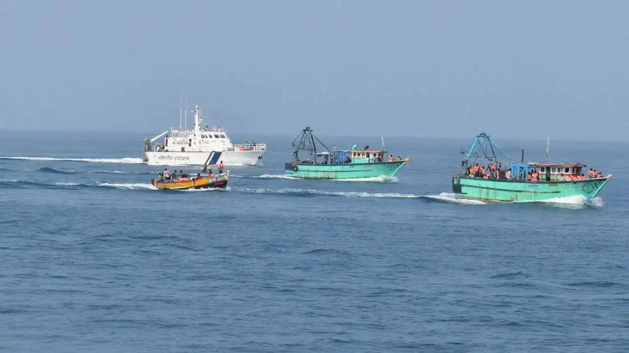 भारतीय समुद्री सीमा में मछली पकड़ते दो श्रीलंकाई मछुआरे गिरफ्तार