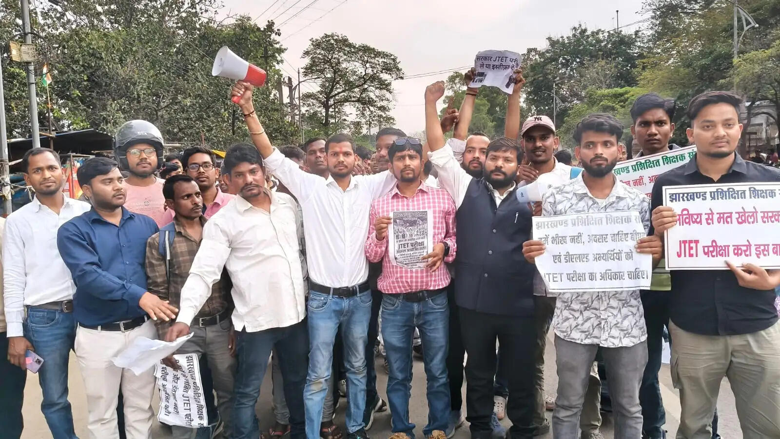 संघ ने जेटेट परीक्षा जल्द लेने के लिए मुख्यमंत्री के नाम सौंपा ज्ञापन