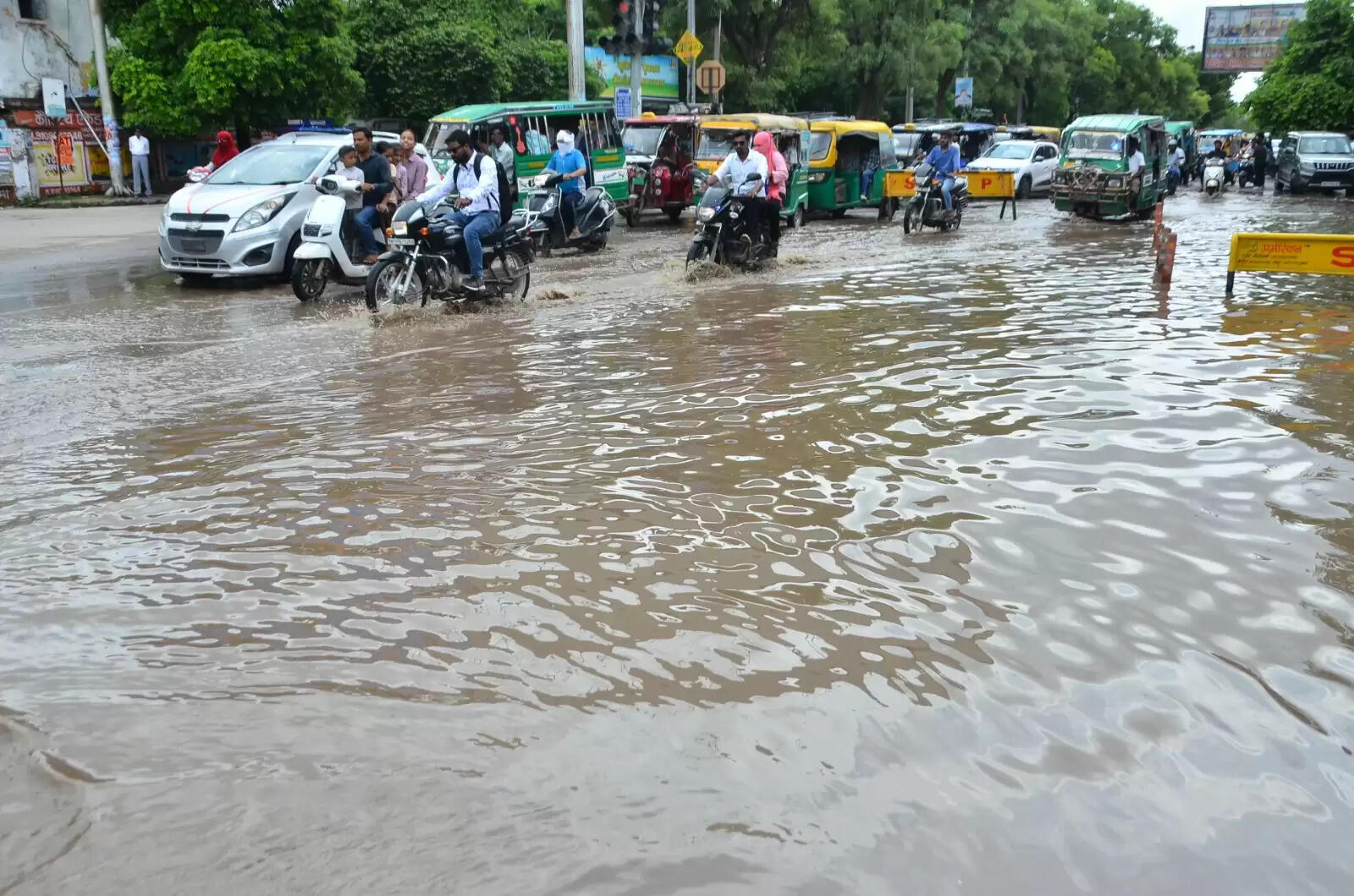 ग्वालियर : शहर में दोपहर को तेज बारिश, शाम को हुई बूंदाबांदी