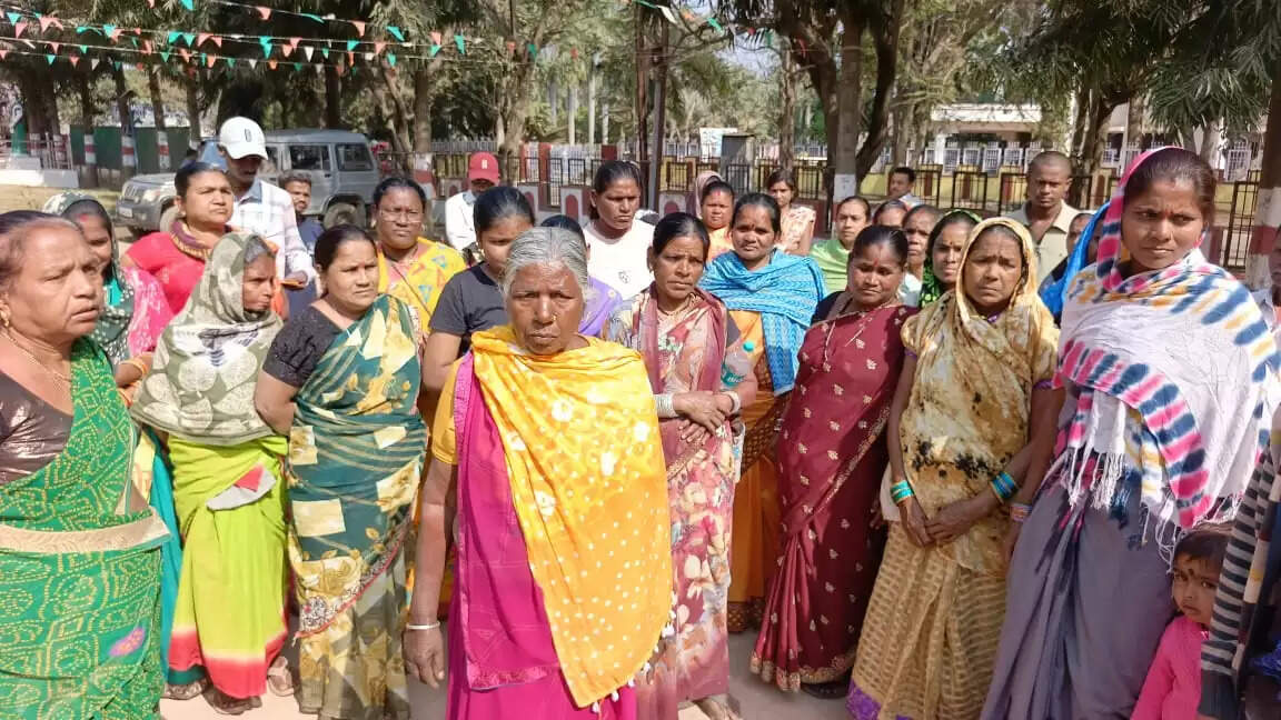 अटल आवास जर्जर, समय पर समस्या का नहीं हो रहा निराकरण