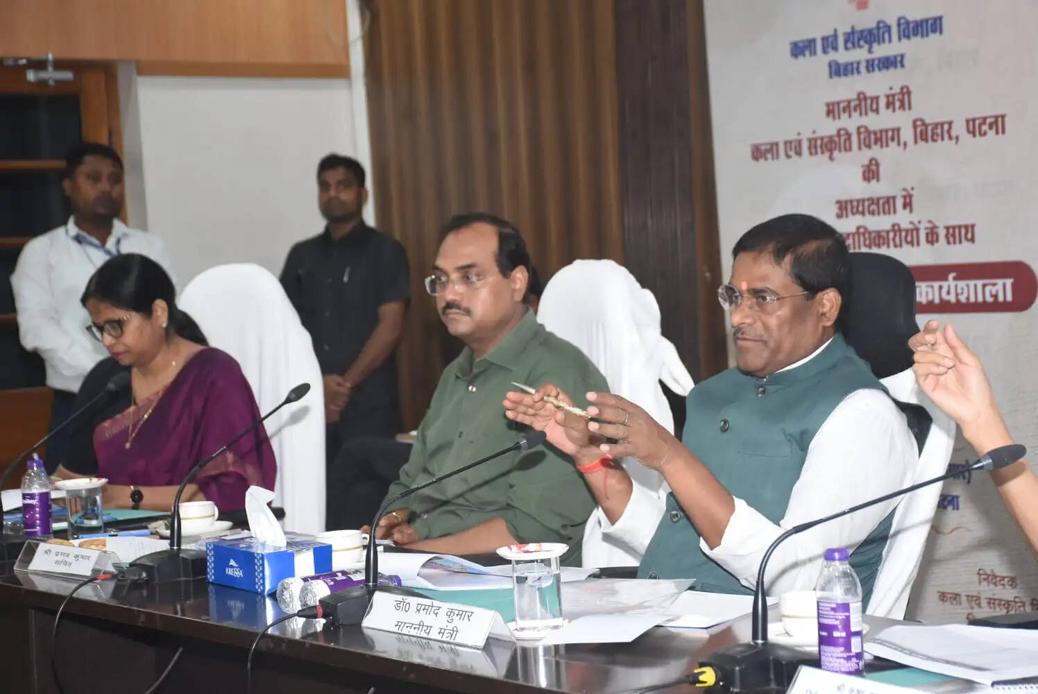 कला एवं संस्कृति मंत्री ने जिलों के सांस्कृतिक पदाधिकारियों एवं संग्रहालय अध्यक्षों के साथ की समीक्षा बैठक