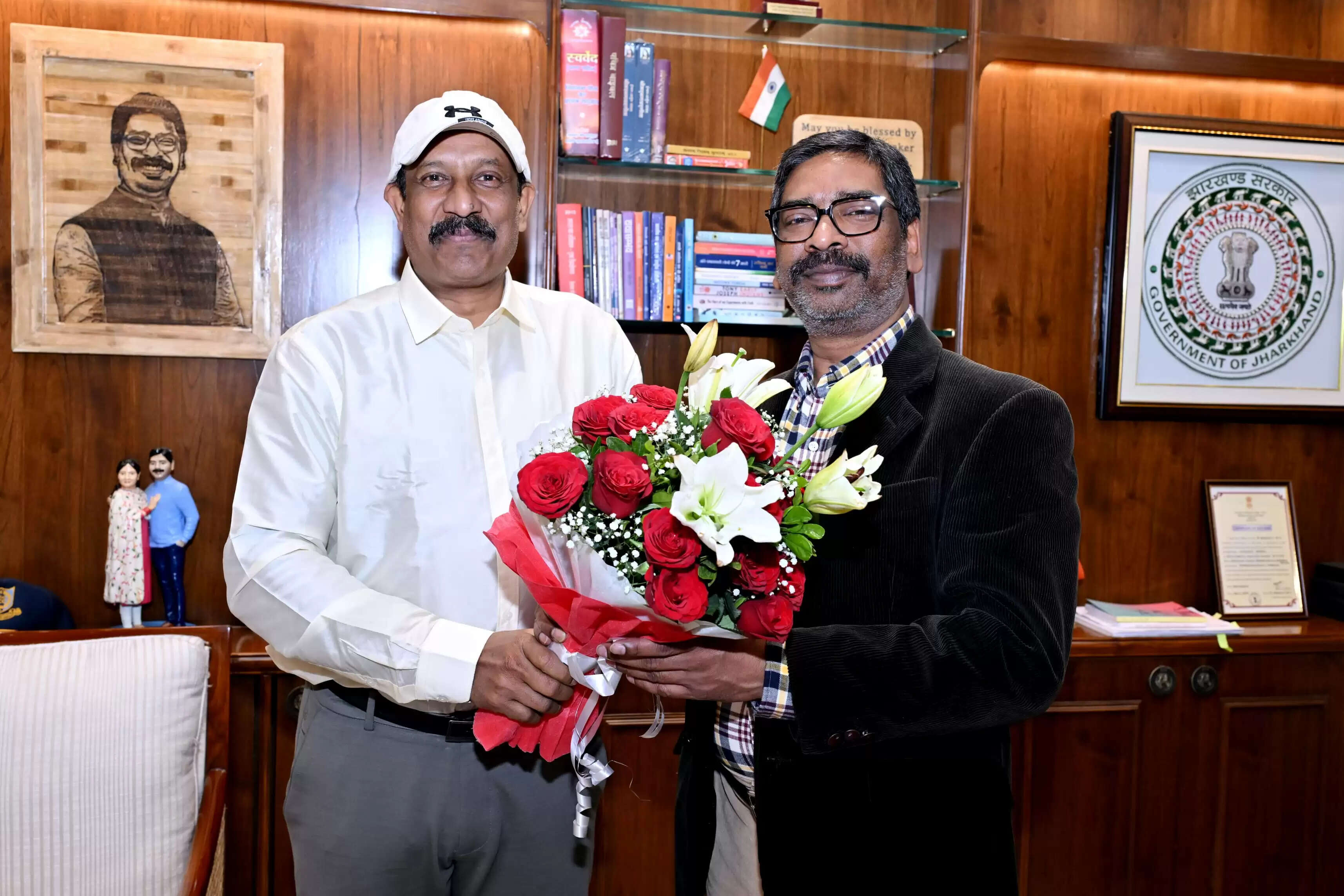 मुख्यमंत्री से केबीसी के विजेता बिप्लब बिस्वास ने की मुलाकात