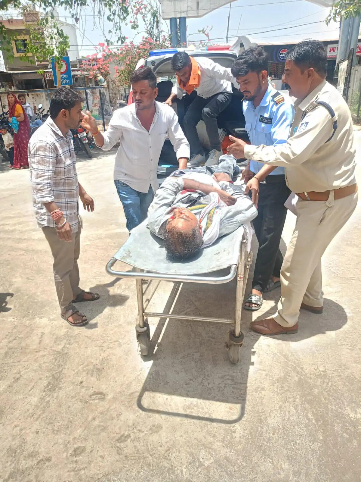 राजगढ़ः तेज रफ्तार ट्रैक्टर ने बाइक को सामने से मारी टक्कर, एक की मौत